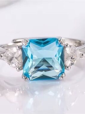 NEW Elegant Silver and Blue CZ Adjustable Travel Ring